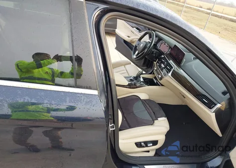 2019 BMW 530I z USA, uszkodzony, nr VIN WBAJA5C5XKWW10345